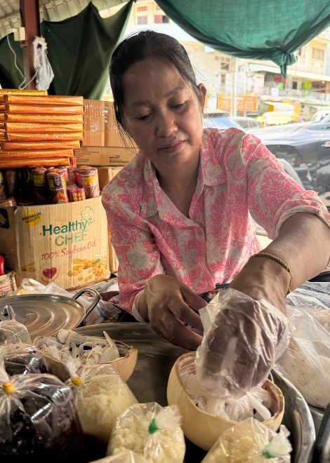 Watch a local vendor make traditional ta-pae.