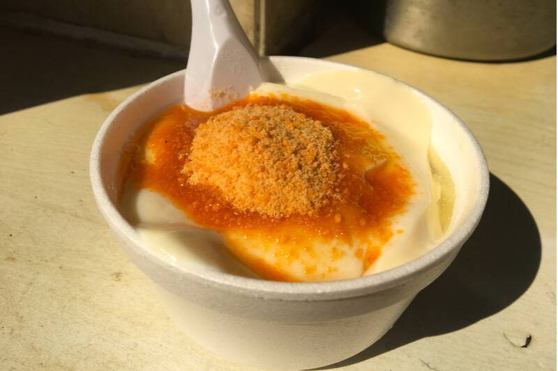 Hong Kong street food - beancurd pudding
