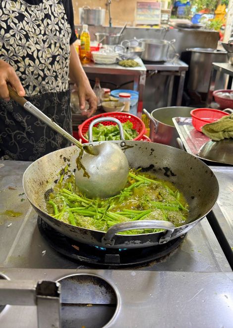 Wok cooking on the streets of Phnom Penh.