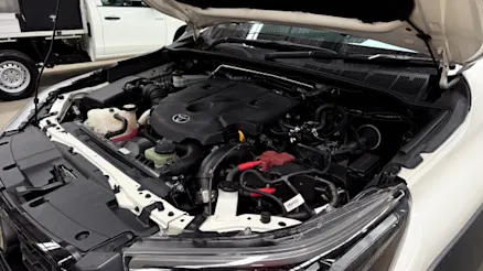 When should I check my engine oil? A guide to car fluids