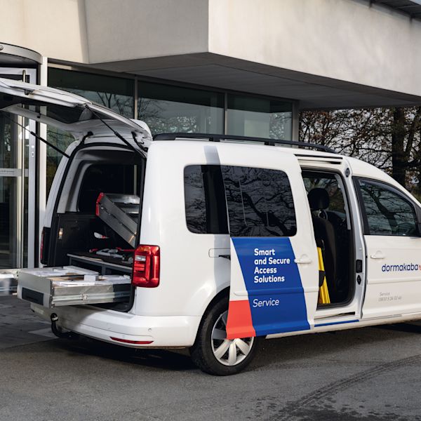 Работник склад Нови Хан