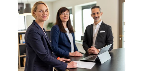 Finance Professional with German