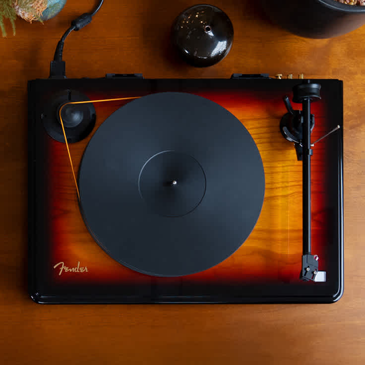  Inside the New Fender x Mobile Fidelity Turntable Inspired by the P Bass! 