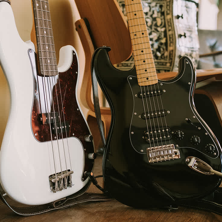 Bass vs Guitar: Differences, Difficulties and Which Is Right For You