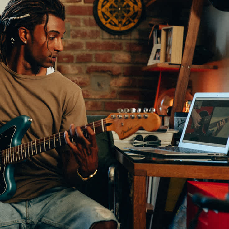 How Does Fender Play Compare to Other Online Guitar Lessons? 