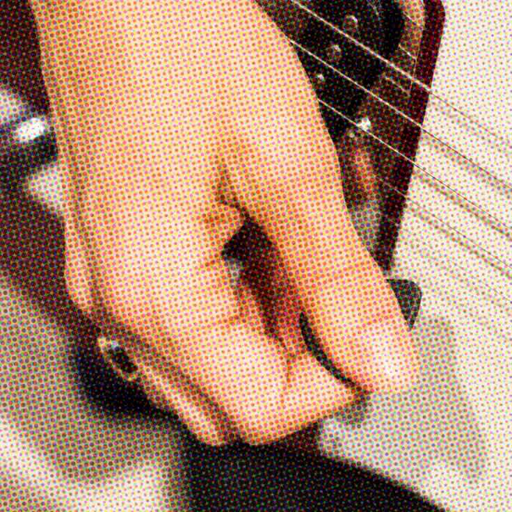 How To Hold Your Guitar Pick Properly (The BEST Way, With Close Up  Examples) 