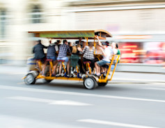 Spaß auf dem Bierbike mit Musikbegleitung