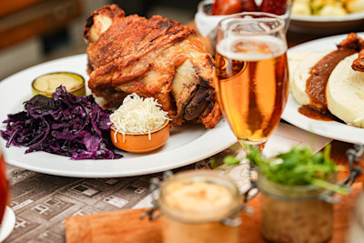 Traditionelles Dinner mit Getränke-Flatrate image