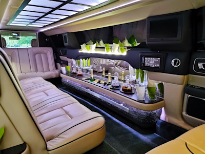 Strip-tease en limousine image