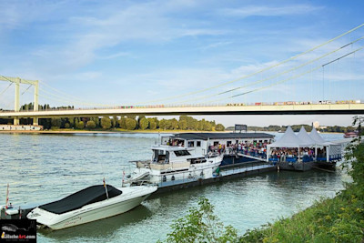 Bateau en fête image