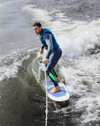 Wakeboarding-Spaß - Wellenreiten für Mutige