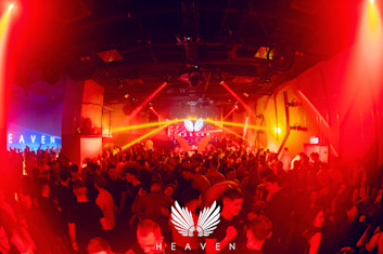 Soirée VIP dans un bar dansant avec service de bouteilles