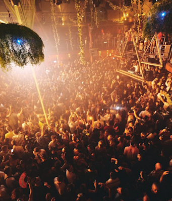 Entrée en boite de nuit à Amnesia image