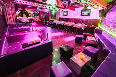 Nightclub Entry + Beer or Sparkling Wine image