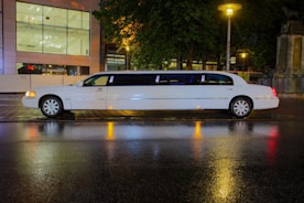 Lincoln-Stretchlimousine mit Sekt