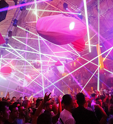 Entrée en boite de nuit à Amnesia image