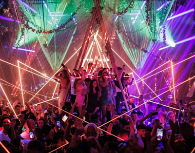 Entrée en boite de nuit à Amnesia image