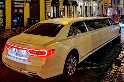 Strip-tease en limousine image