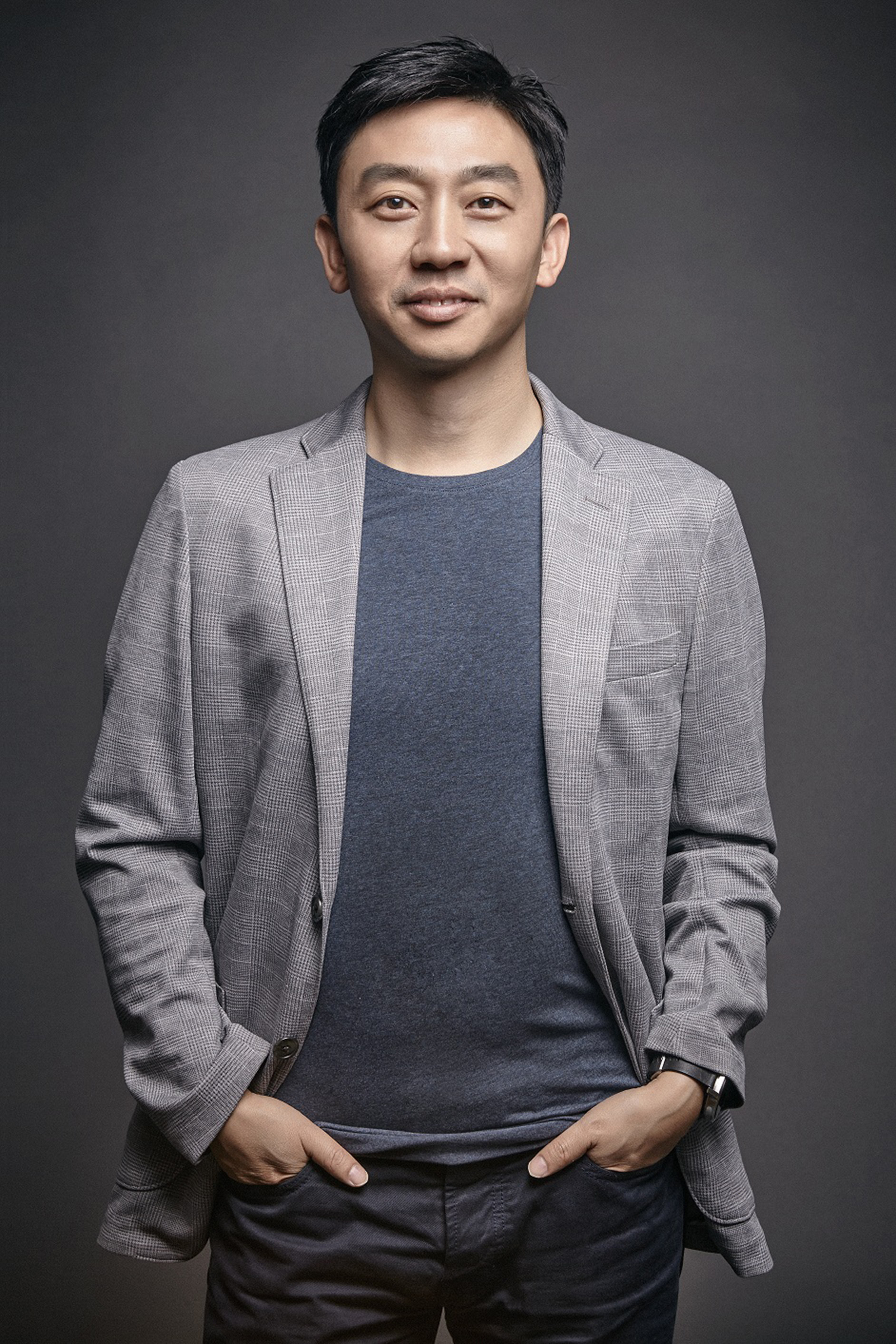 Li Zhifei, CEO of Mobvoi, delivering a presentation.