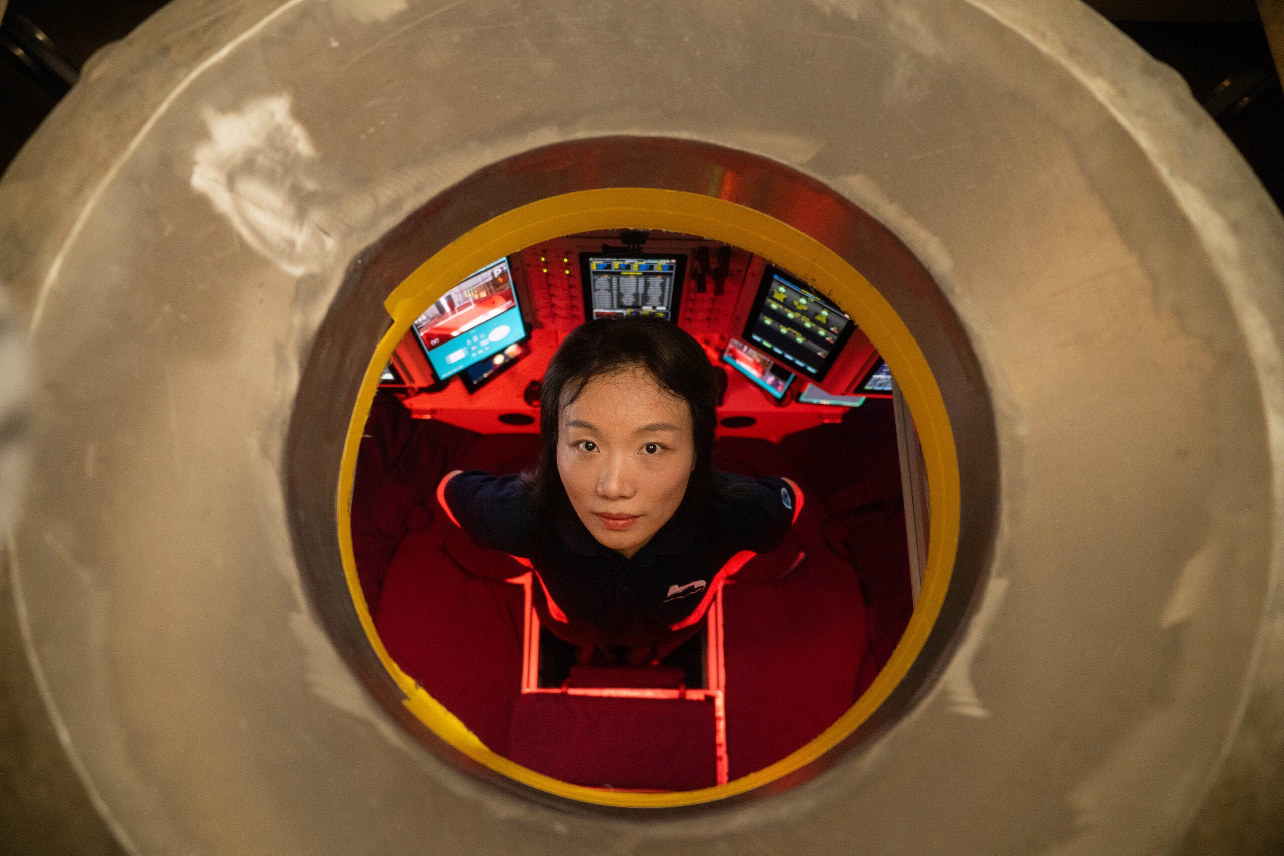 Du Mengran, a 'Deep Diver,' recognized by Nature for her deep-sea discoveries.