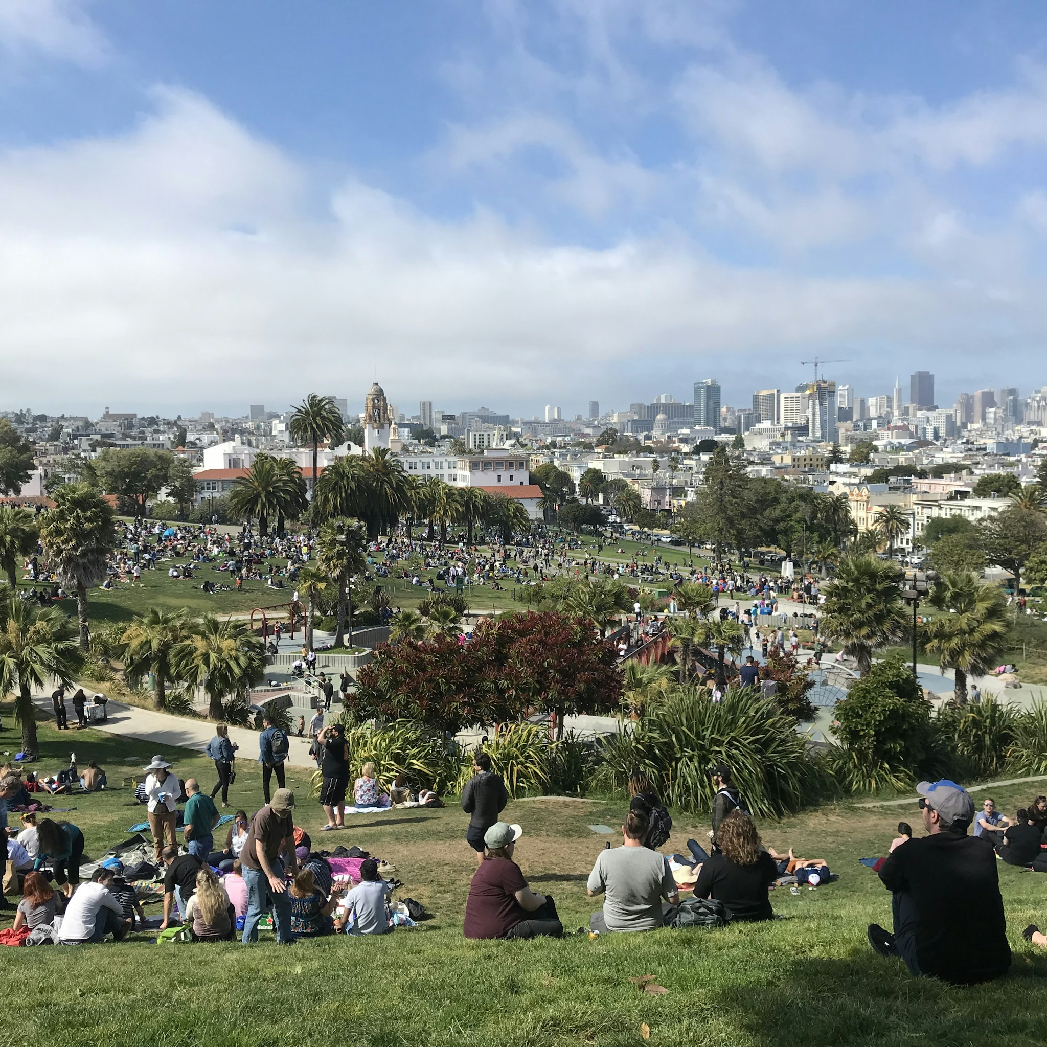Large crowd of developers attending a tech conference in San Francisco, many standing.