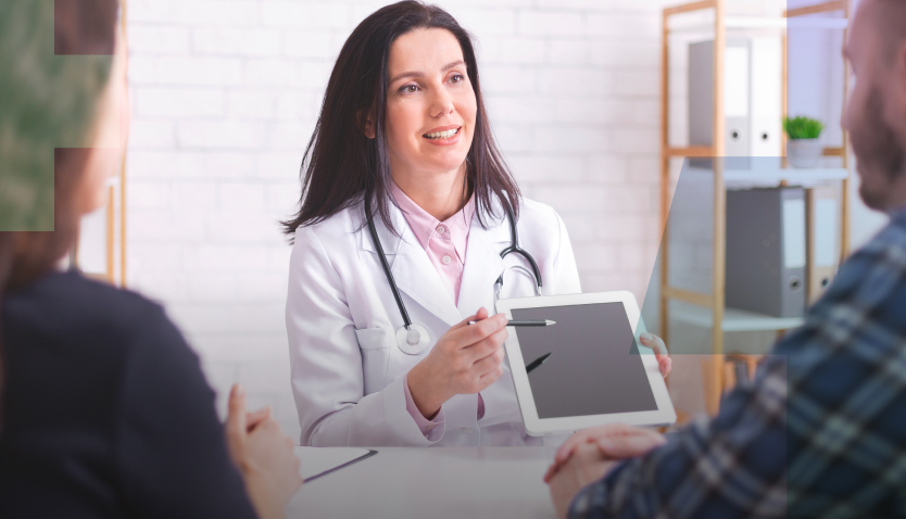 Doctor showing a patient the screen of a tablet.