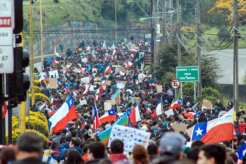 Chilean Protests 2019 in Puerto Montt|Photo by Natalia Reyes Escobar| Licensed under CCA-SA 4.0