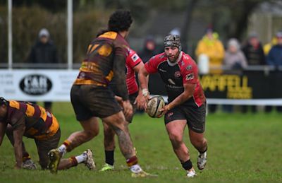 Alessandro Heaney in action for Cornish Pirates