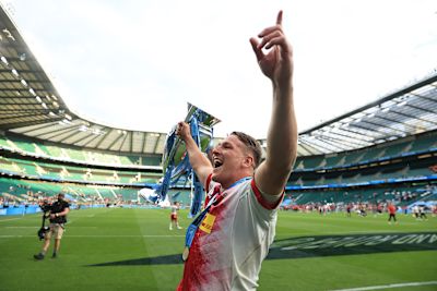 Dombrandt lifts Gallagher Premiership trophy at Allianz Stadium