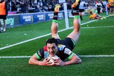 Rodrigo Isgró finishes his try against Newcastle Red Bulls