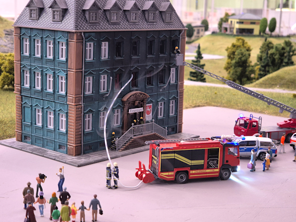 Small Worlds Image 07 Building on fire Small Worlds Image 07 Building on fire