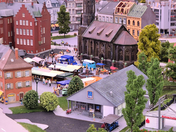 Small Worlds Image 06 City Market wide Small Worlds Image 06 City Market wide