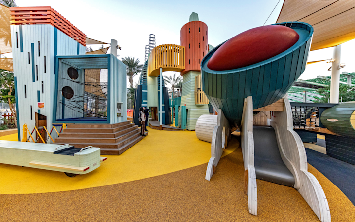 Latifa and The Space City | Capacity: 250