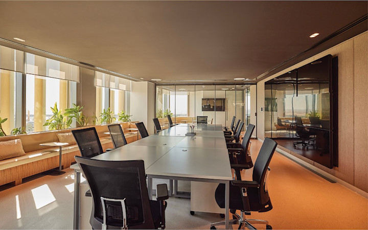 offices-gallery-business-hub-04 Big meeting room