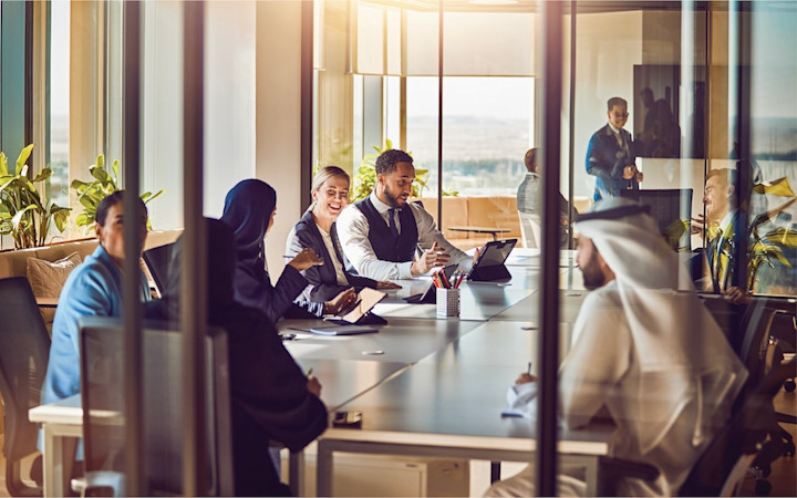 offices-gallery-business-hub-01 people in a meeting