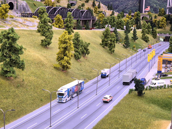 Small Worlds Image 02 Highway Long Small Worlds Image 02 Highway Long