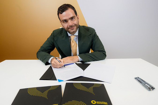 Francesco Senese signing the Mayors- Accord