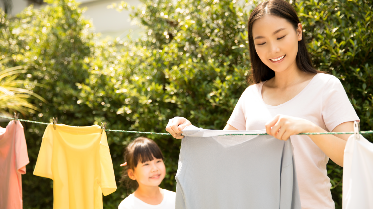 Hanging the clothes