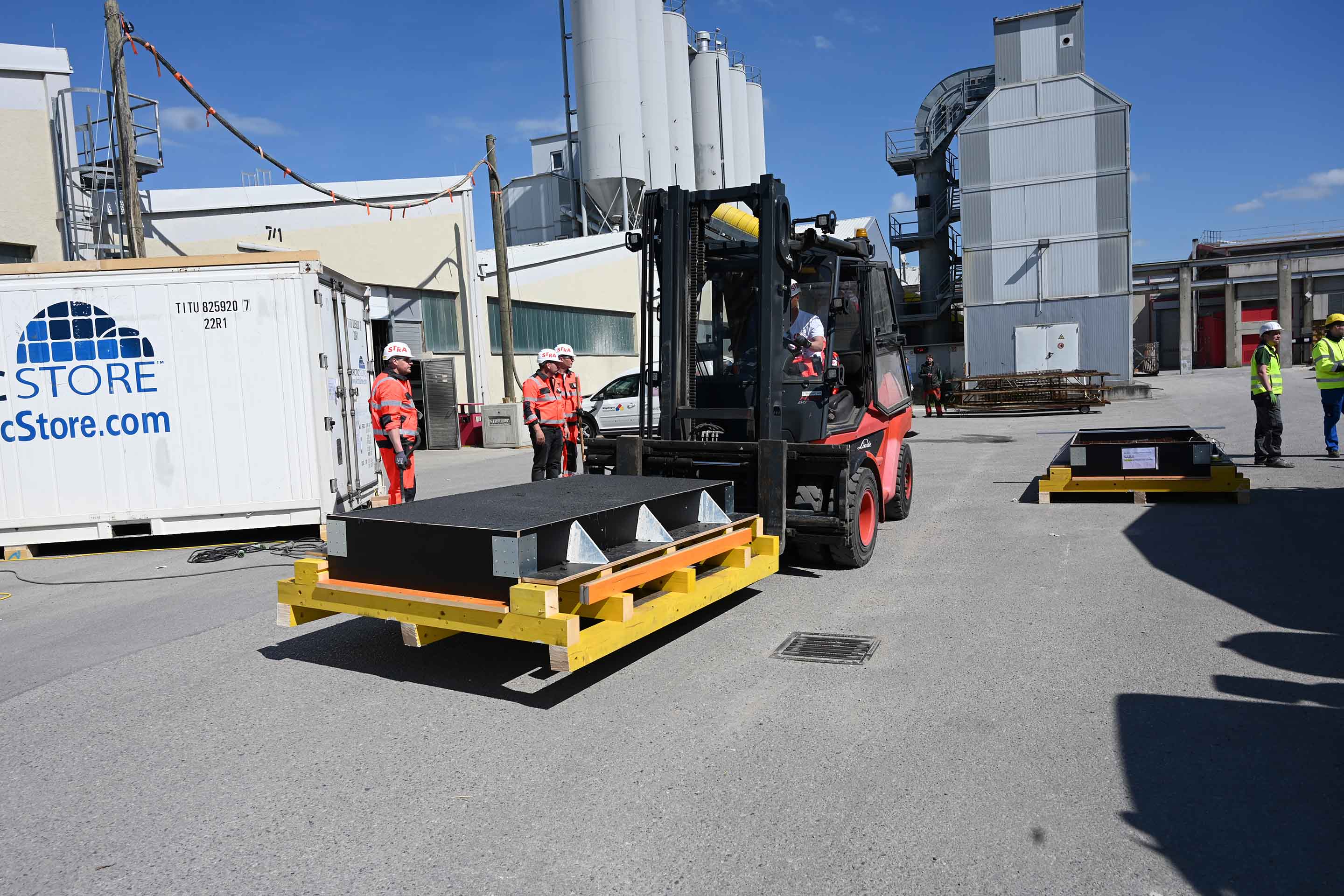 Foto: Fertigabgemischter Beton wird transportiert