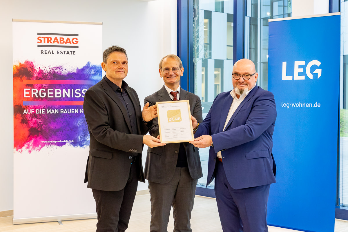 Foto: Uebergabe DGNB-Gold-Zertifikat im LEG-Hauptsitz, dem F99 in Duesseldorf