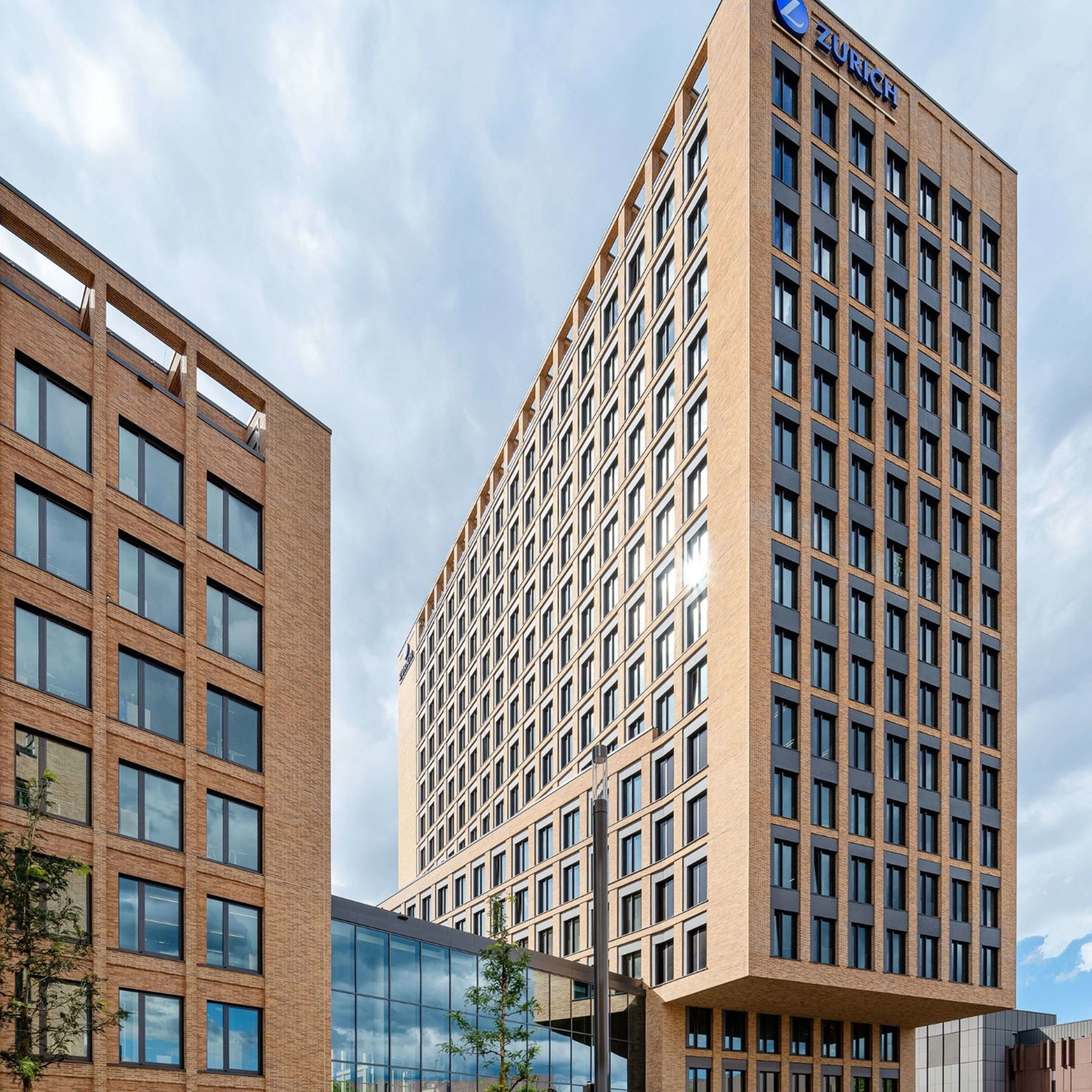 Bild: MesseCity Quartier mit Dom-Blick, ICE-Bahnof, Messebalkon & 4 von 6 Gebäuden 