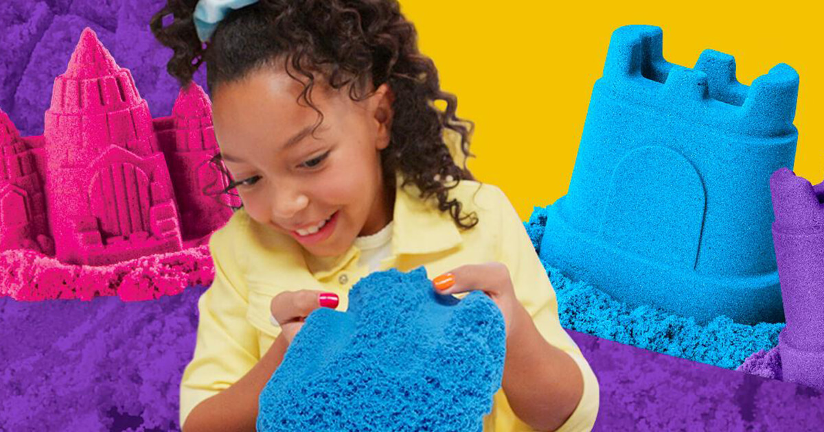 Kinetic Sand, Sandbox Set Kids Toy with 1lb All-Natural Blue and 3 Molds,  Sensory Toys for Kids Ages 3 and Up