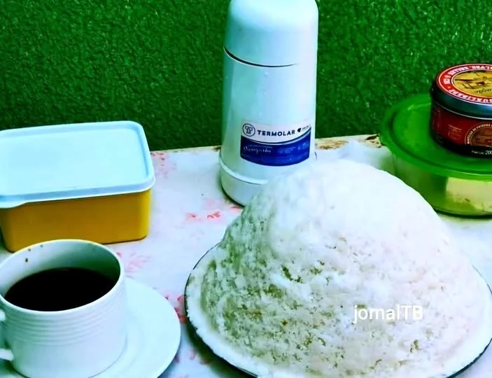 café com aquele cuscuz de arroz