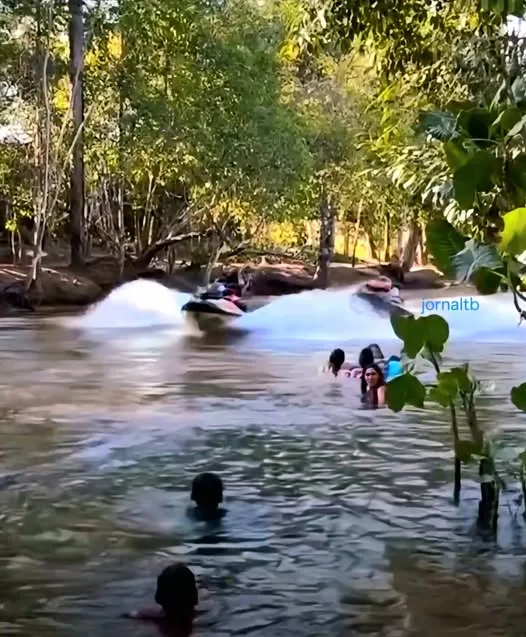 Jet-ski atinge banhistas no rio Corda