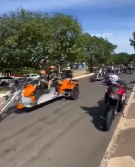 Passeio pelas ruas da Barra do Corda - batizada de motociata.