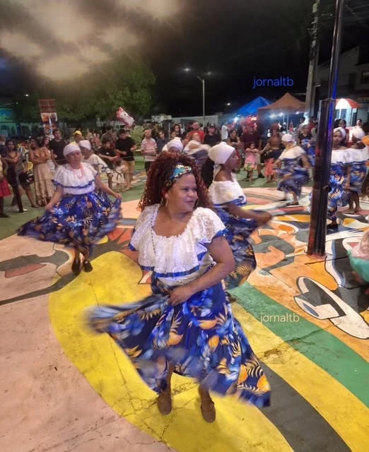 Veja a dançarina Maria Aparecida rodopiando