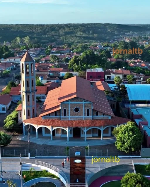 A foto via drone é do Isaías Chaves