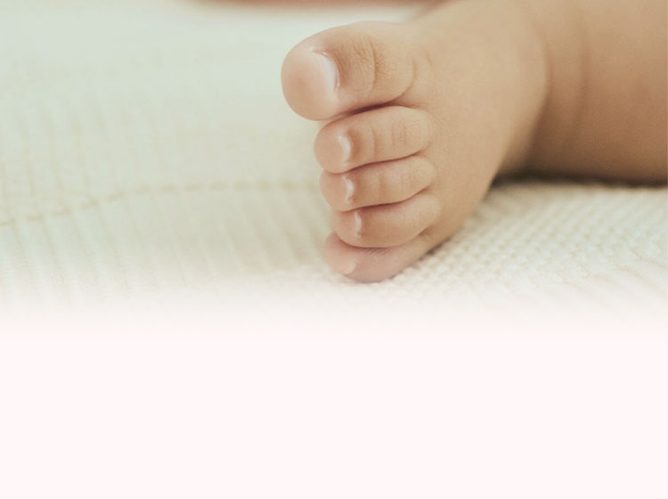 Jabón Del Bebé Con El Dispensador Cuidado De Piel Apacible Para Un Recién  Nacido Foto de archivo - Imagen de salud, infancia: 132968614