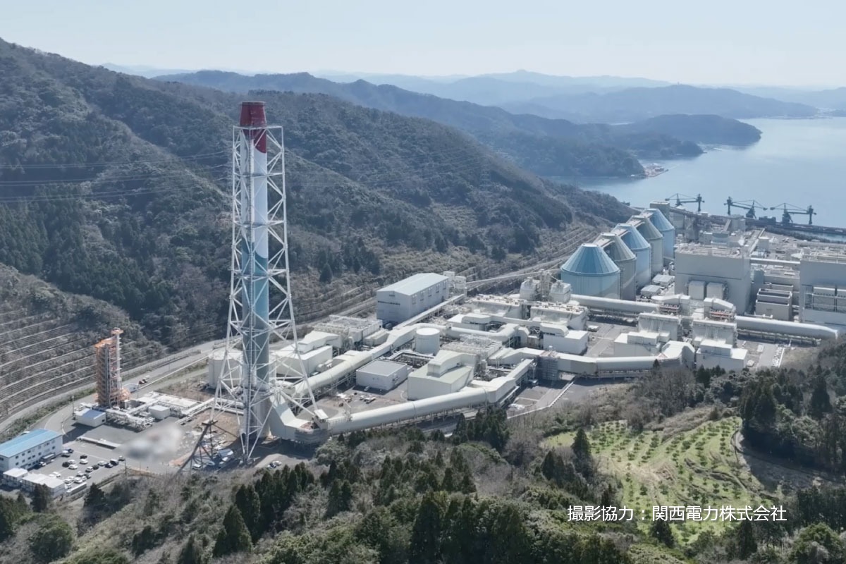石炭火力発電所の排ガスからCO₂を分離回収。 国内初の挑戦で、より