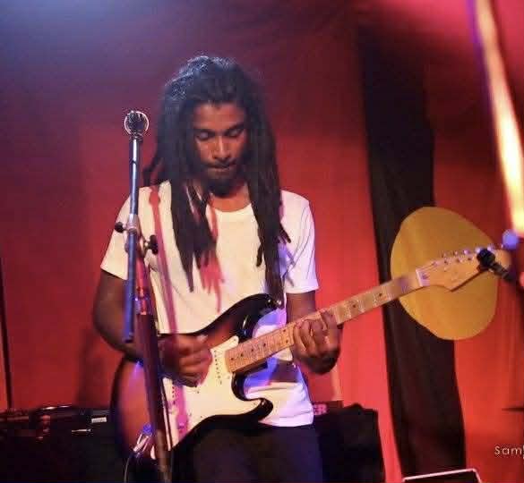 Steven Ramanado - Guitar